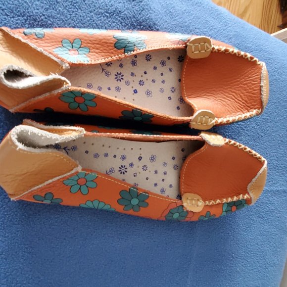 orange shoe - Picture 3 of 4